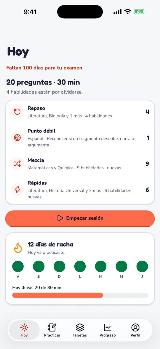 Pantalla de Hoy de la app de Quedé de una alumna de ejemplo: un plan de 30 minutos en cuatro bloques (repaso, punto débil, mezcla y rápidas), con 4 habilidades por olvidarse y 12 días de racha.